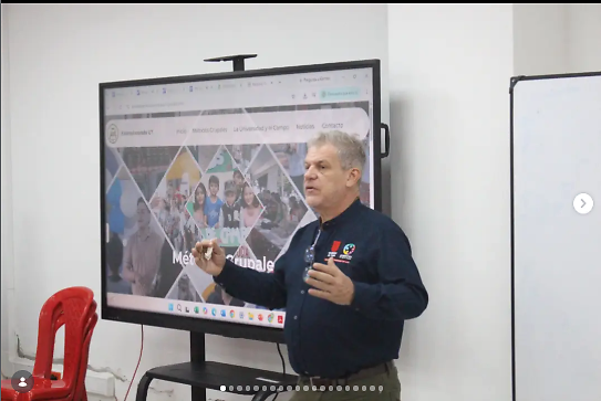 Felix Moreno durante una charla universitaria