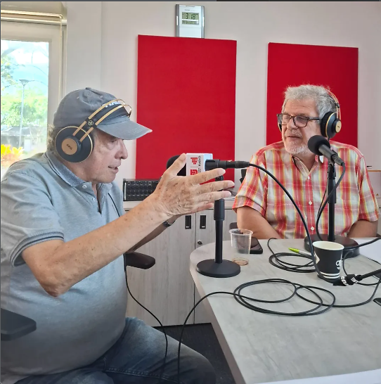 Felix Moreno compartiendo conocimiento en una entrevista
